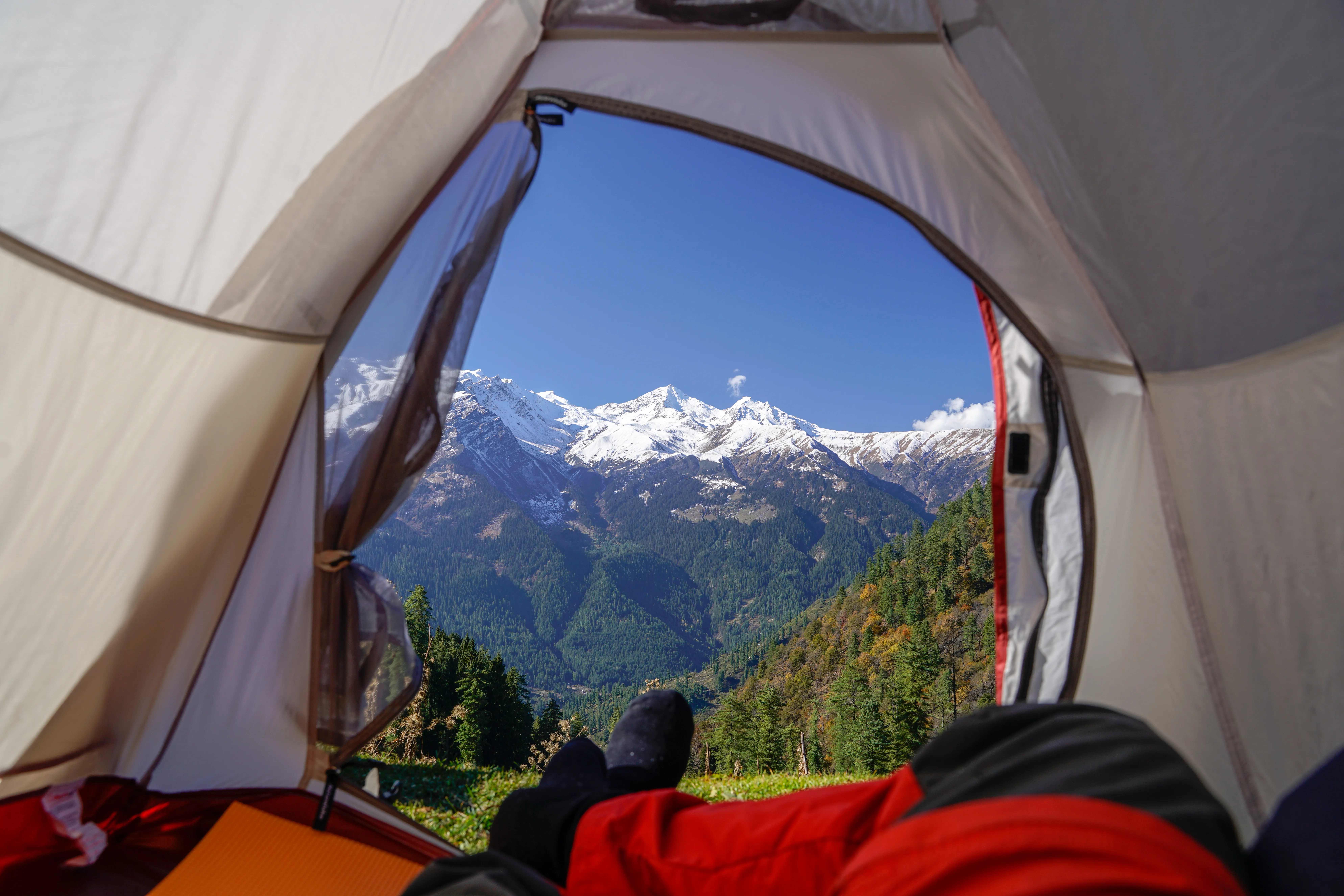 kasol kheerganga trek tents